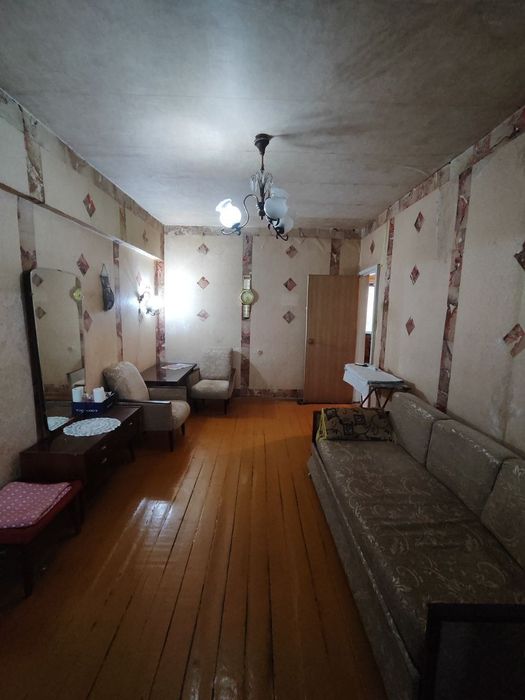 4 квартал. 3/3/4. Кирпич. 2/6 балкон