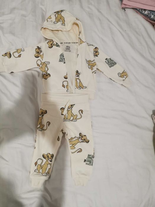 Vând hăinuțe mărimea 80