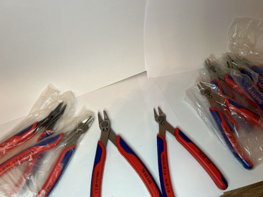 Малки клещи два вида KNIPEX