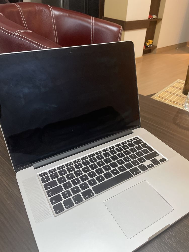 Apple MacBook Pro 15” i7 2.5 GHz Quad-Core, 16GB RAM, 500GB SSD