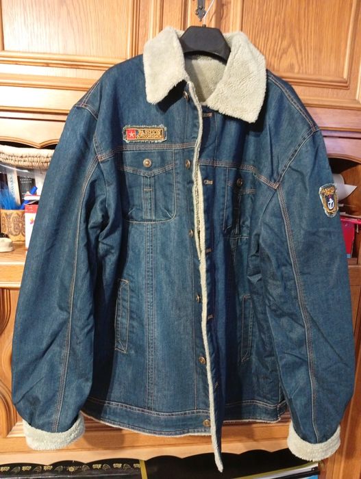 Vând Geaca Jeans cu blană model puțin mai lung