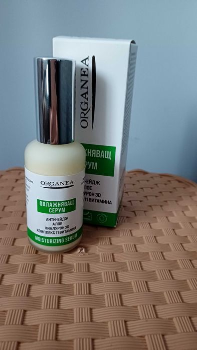 Овлажняващ серум с алое гел,хиалурон 3D,комплекс от 11 витамина