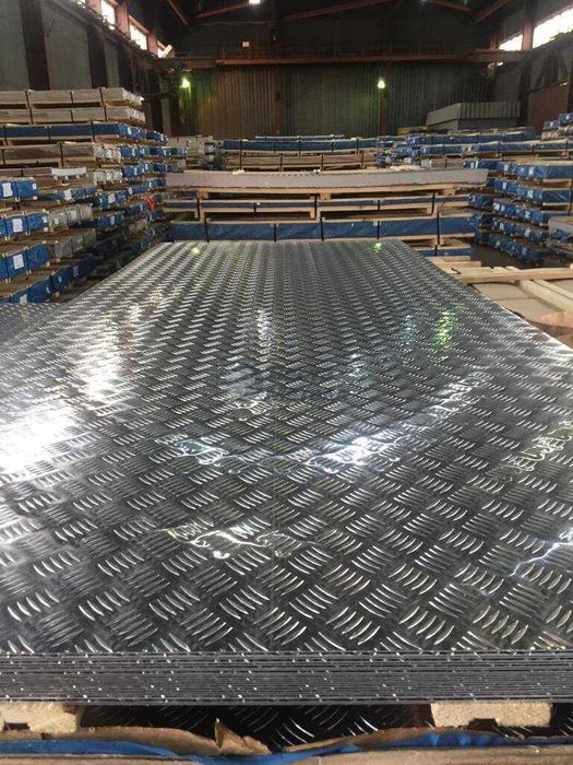 Лист Стальной РИФЛЕНЫЙ в ассортименте оптом