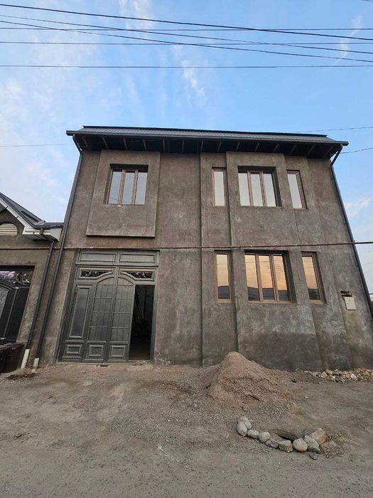 Хонобод.Тепа махалля.2.3сотихда 6хонали  уй коробка холатида сотаман .