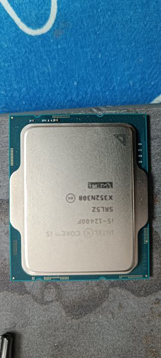 Продам процессор 12400f с курьером