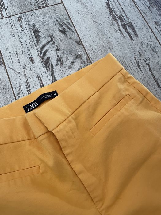 Оранжев панталон за цветни дни