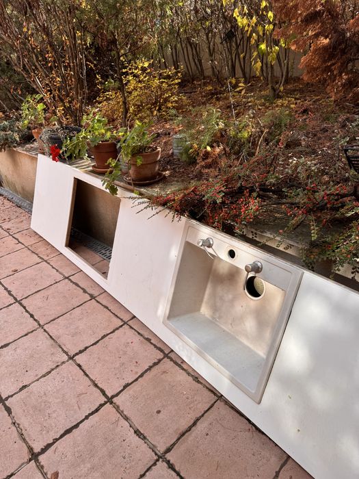 Кухненески плот с  композитна мивка