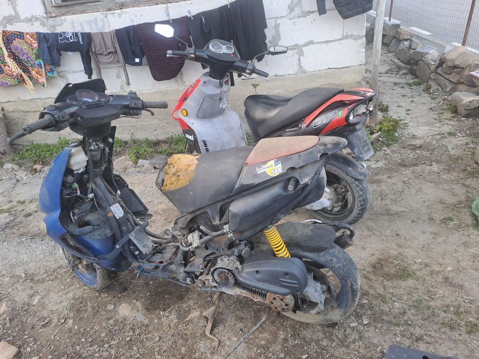Vând scuter aprilia SR și un rally