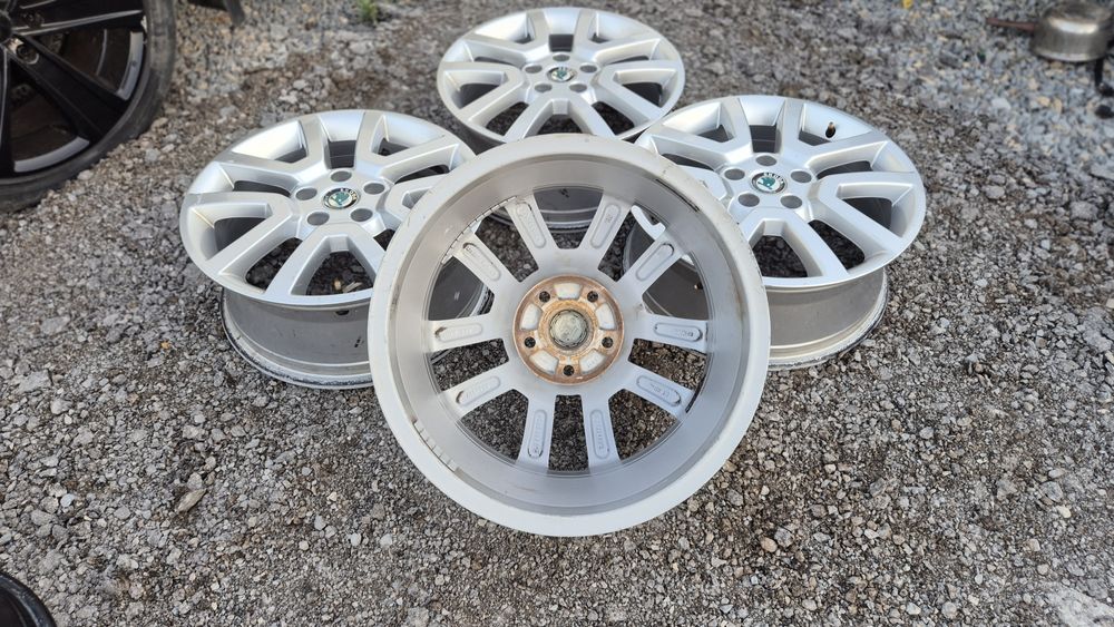Оригинални джанти Шкода 5/112 Skoda Yeti 5x112

Употребявани, Шумен