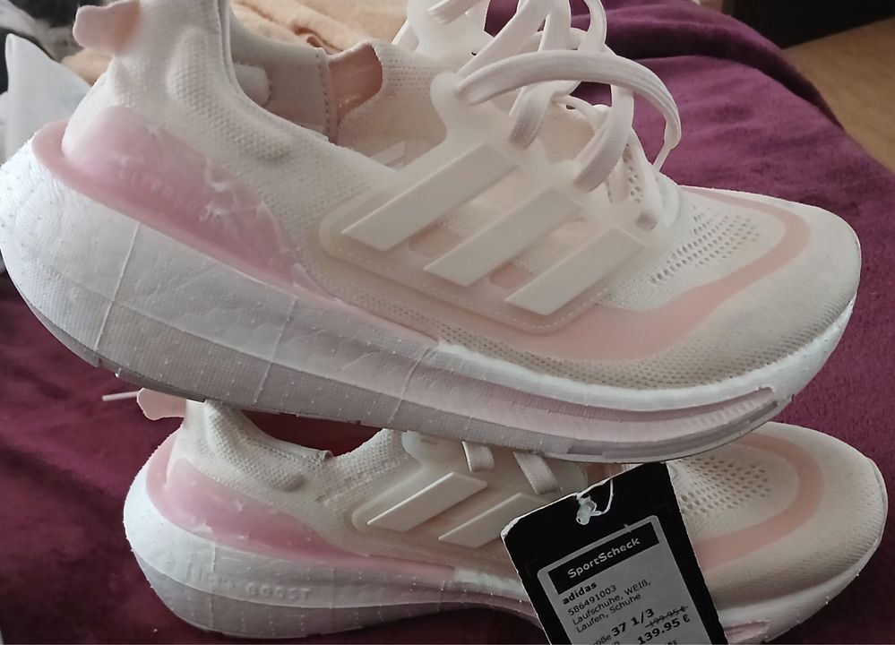 adidasi adidas originali cu eticheta