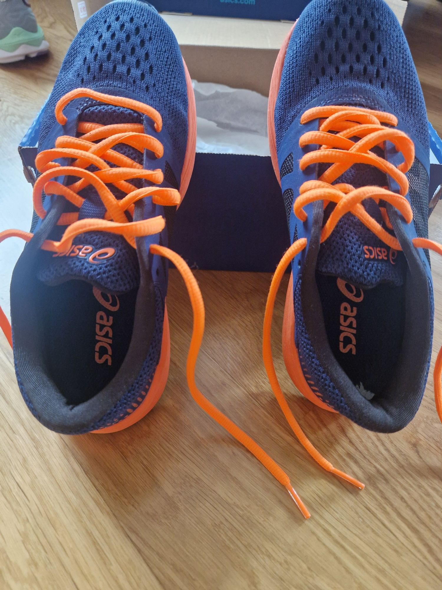 Маратонки. Asics за момиче