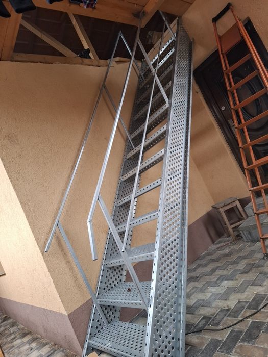 Scări zincate durabile și sigure. Montaj profesional, ne deplasăm în t