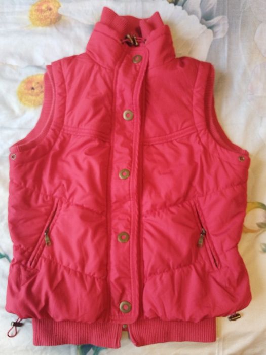 Vesta roșie damă