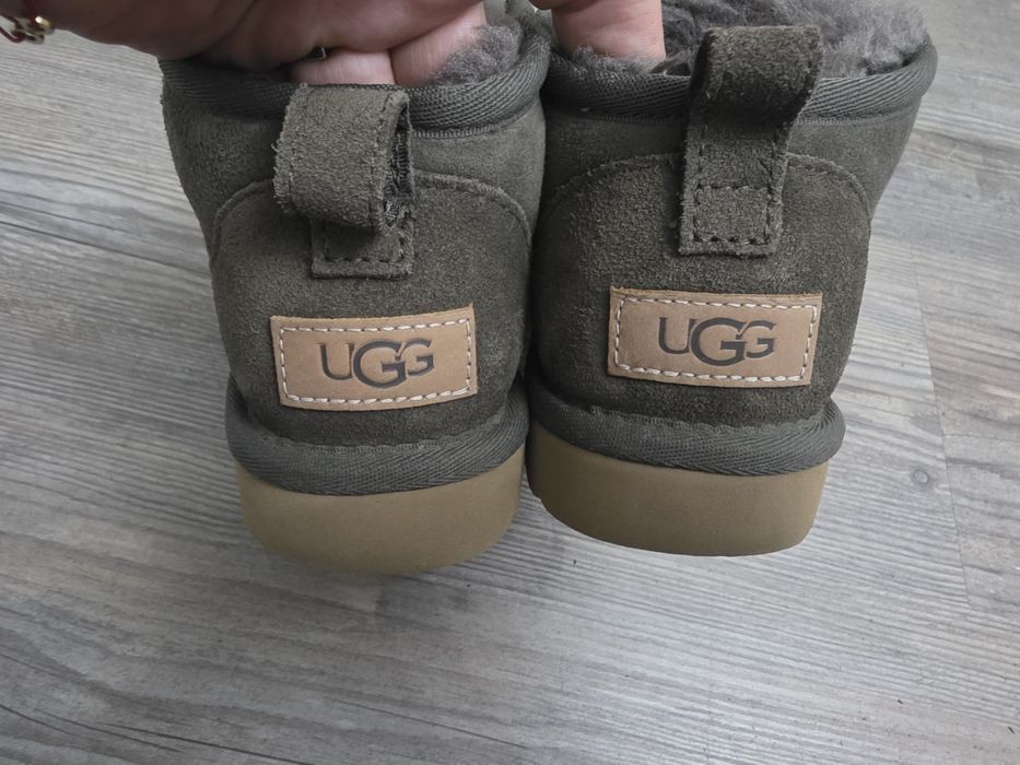 Ugg,nr 36, int 22,5 cm, pret 350, originale