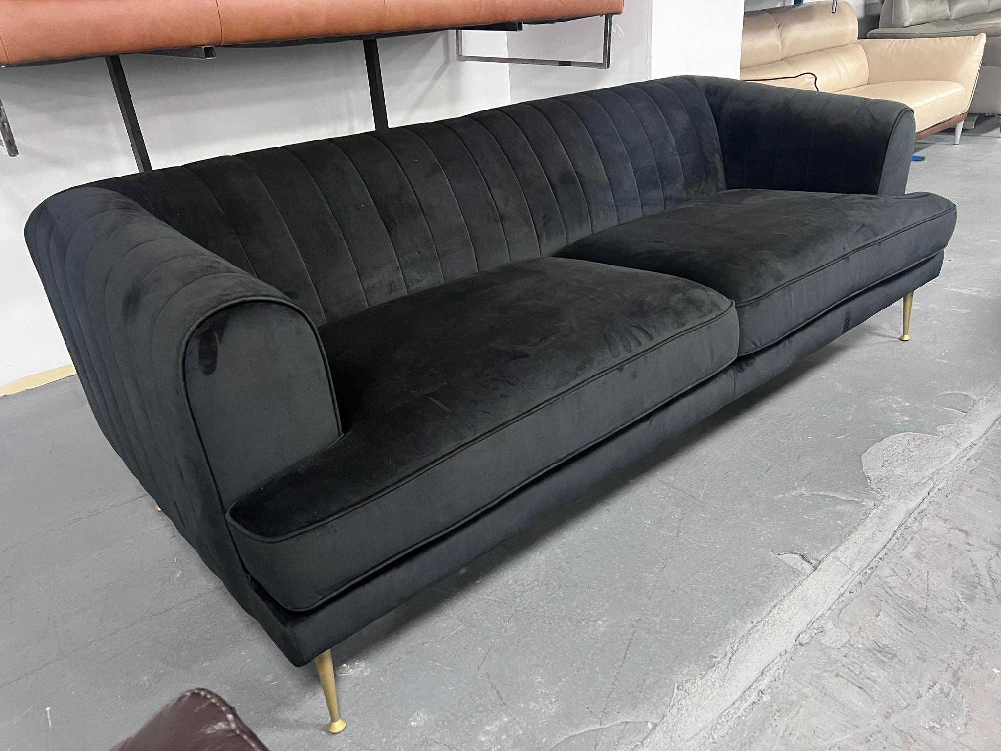 Черен диван от плат тройка
