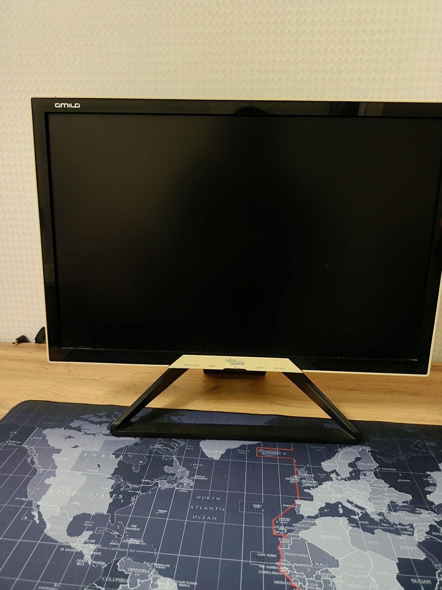 Продам монитор Fujitsu б/у