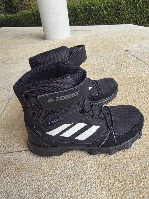 Планиснки обувки за мокро време adidas