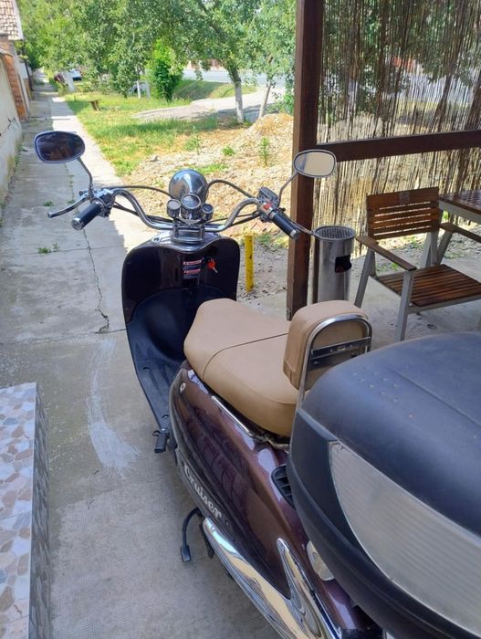Vând scuter Cruiser în stare foarte bună!