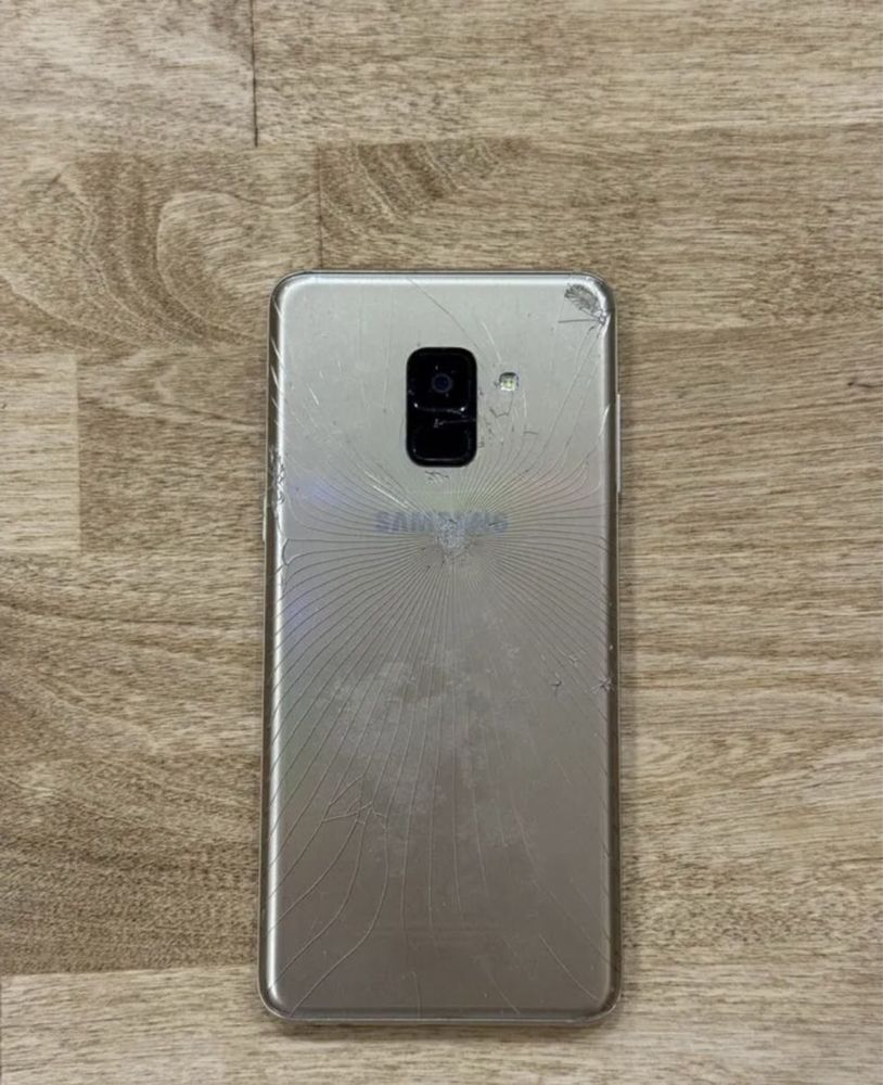 Samsung a8 2018 золотистый цвет