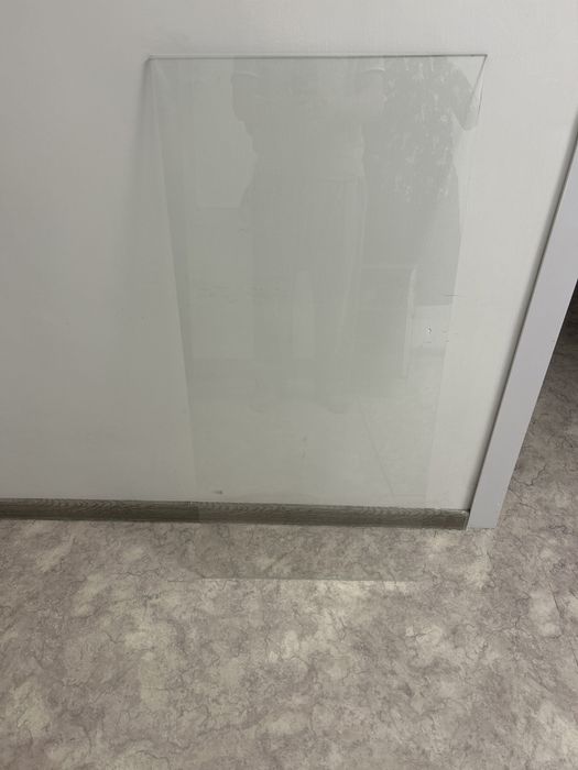 Продам стекло 104*48*4мм