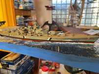 Macheta cu diorama a navei de lupta Bismark scara 1:500