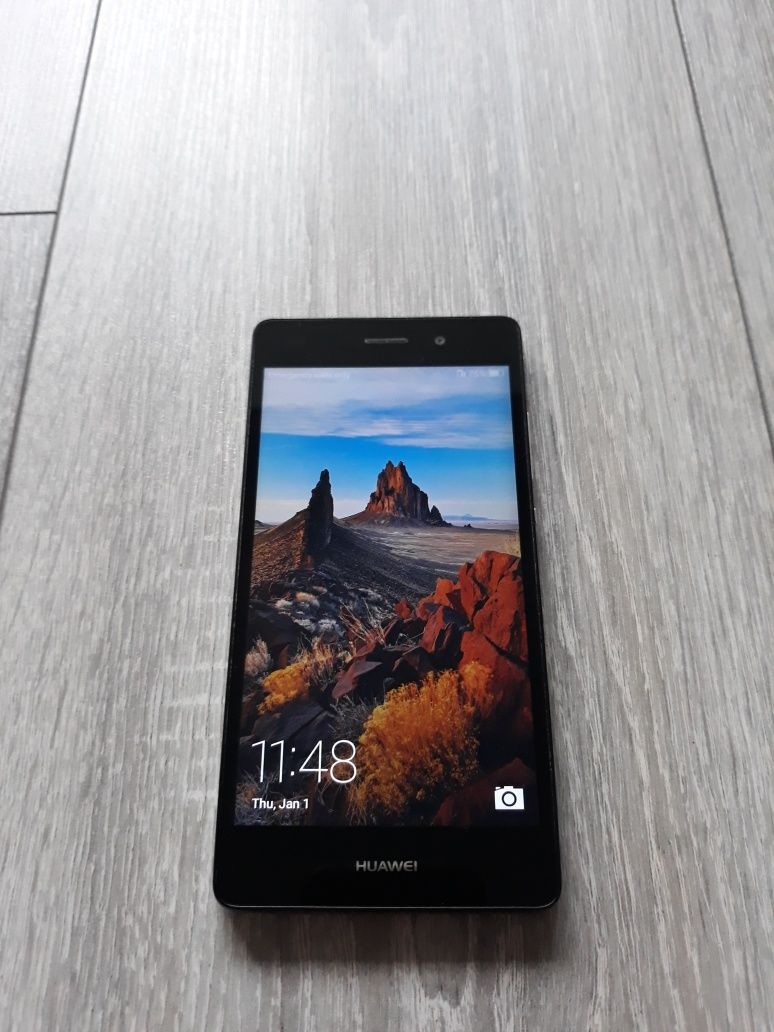 Huawei P8 Lite (cititi descrierea)