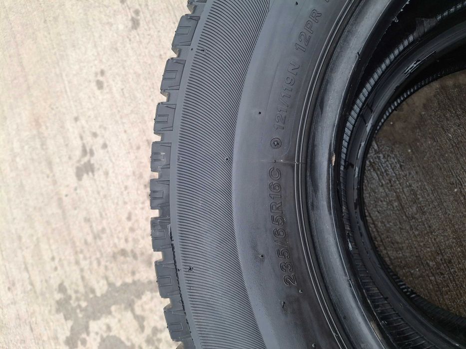 4бр. зимни гуми 235/65/16C Continental и Lassa