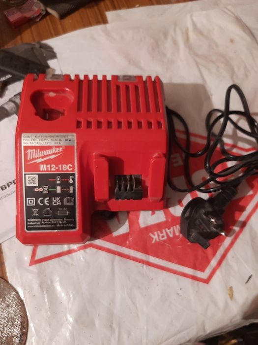 Milwaukee incarcato m18 nou