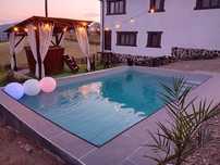 Cabana de inchiriat cu piscina