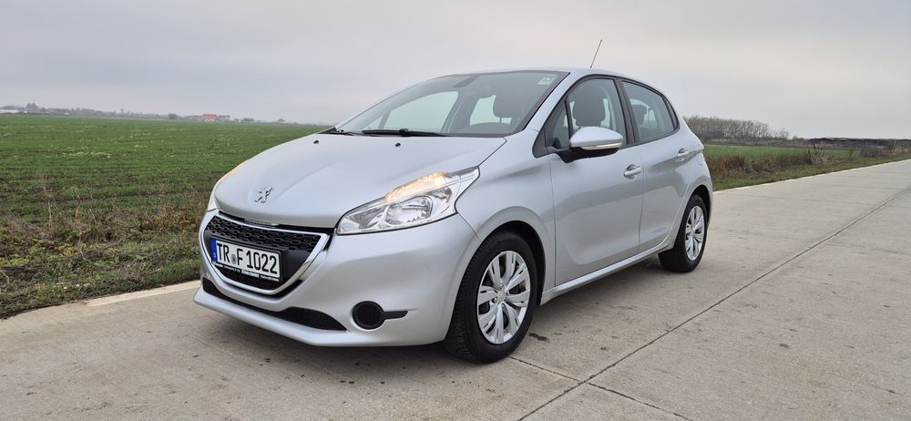 Vând Peugeot 208