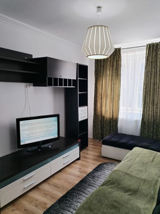 Închiriez 3 camere centru Piatra Neamț