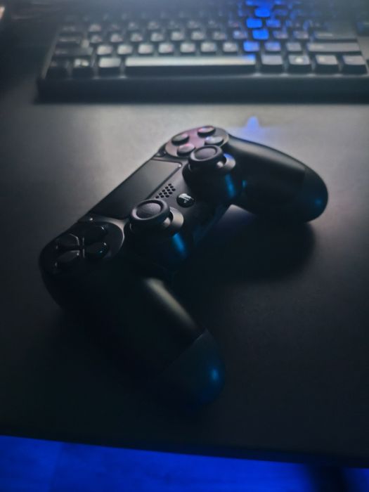 Продам джойстик Dualshock 4