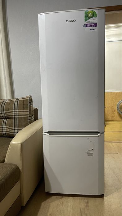 Продается холодильник ,тумба под посуду