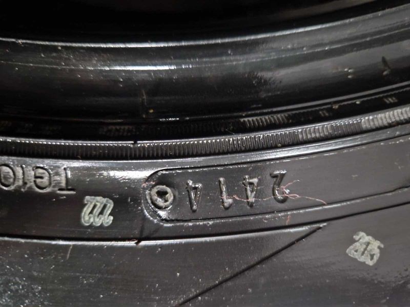 1 Dunlop R17 245/65/ 
всесезонна гума DOT2414