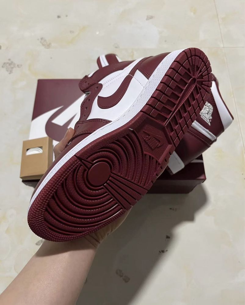 Air Jordan 1 Retro High Team Red