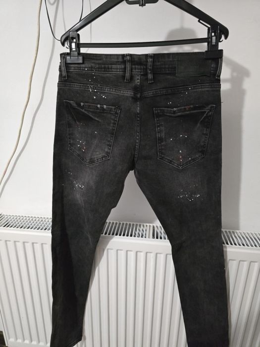 Blugi noi mărimi 31,32, disponibil.