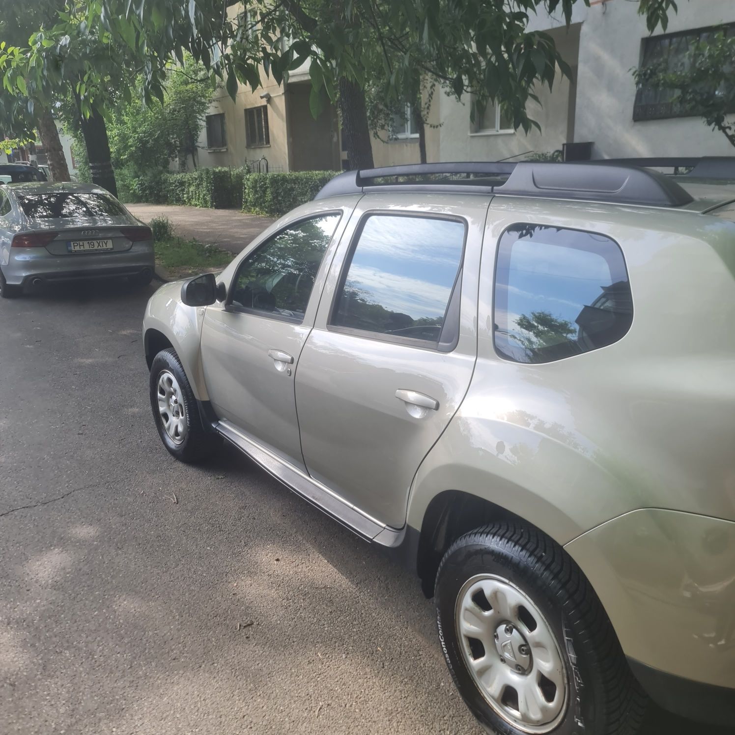 Vând Dacia Daster