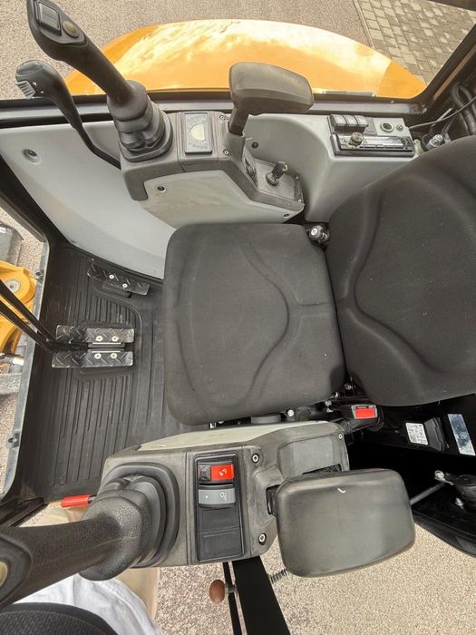 Vand miniexcavator CAT 302.7D an 2020 ore 1450 ( kubota , takeuchi )