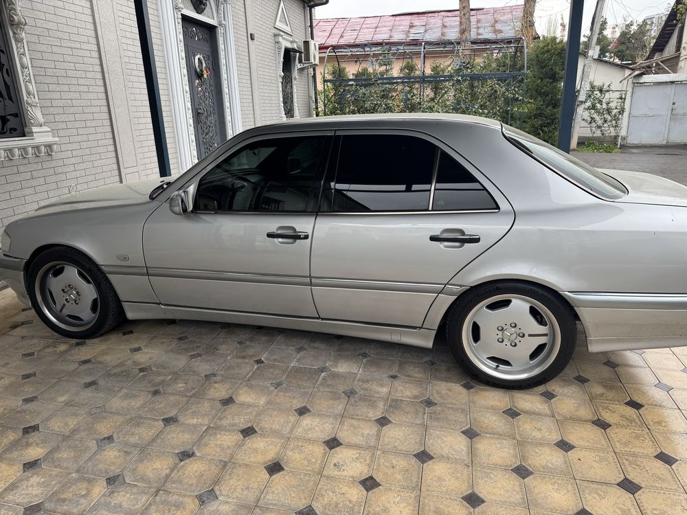 Mercedes Bens 202
