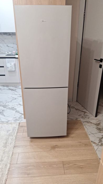 Холодильник  Midea