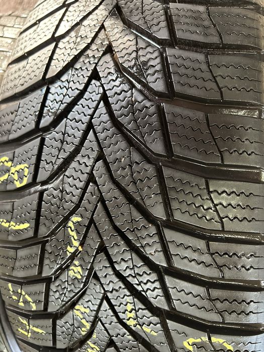 Гуми 215/45/18 Зимни Nexen 2 броя