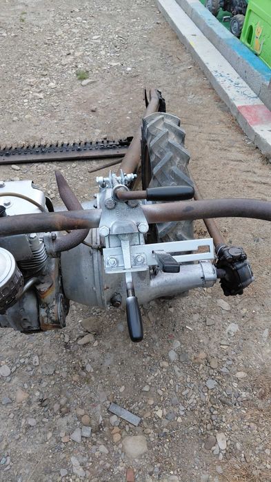 Vand două motocositori pe benzină