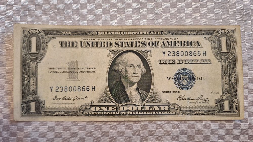 1 Dollar * 1 Долар