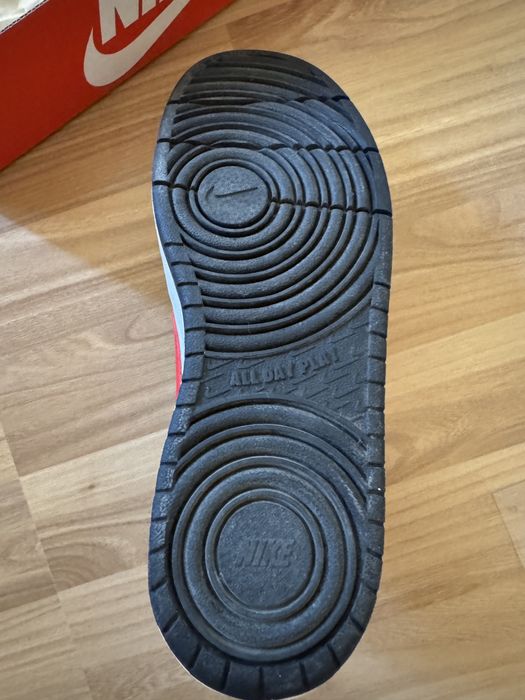 Adidasi nike court borough low 2. Ca noi, pret negociabil.