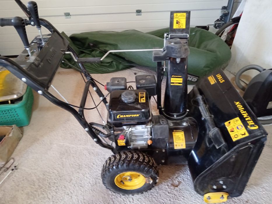 Продам снегоуборщик Champion ST661