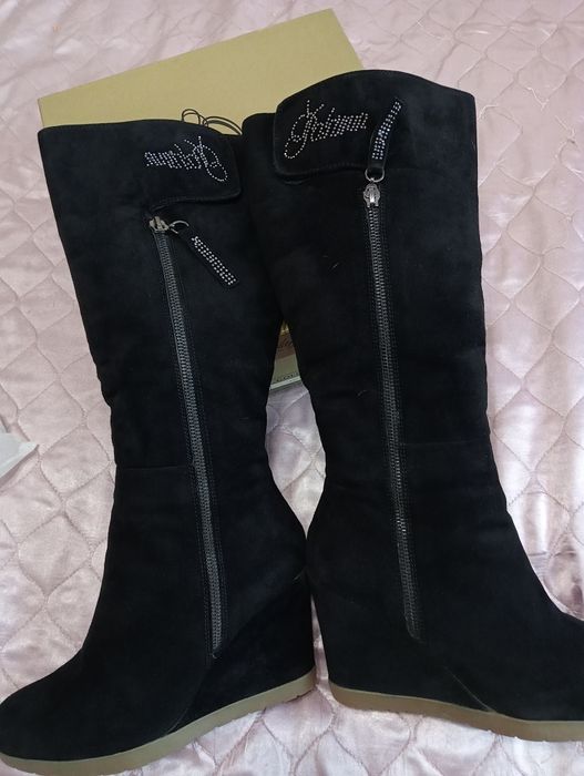 Продаются сапоги женские