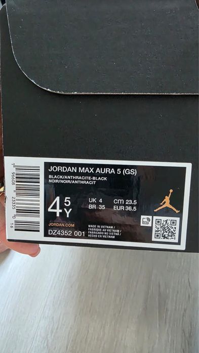 Vand Adidasi Jordan marimea 36,5 interior 23,5