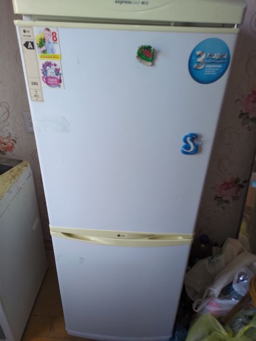 Продам по зап.частям  холодильник LG.