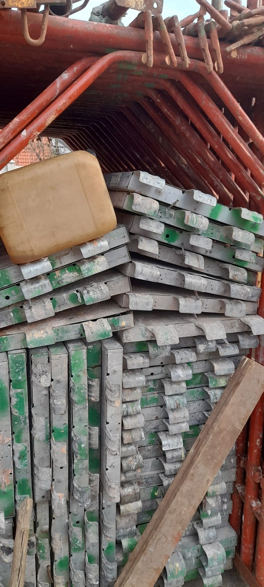 Popi metalici mai compactor schela cofrag drujba taiat beton betoniera