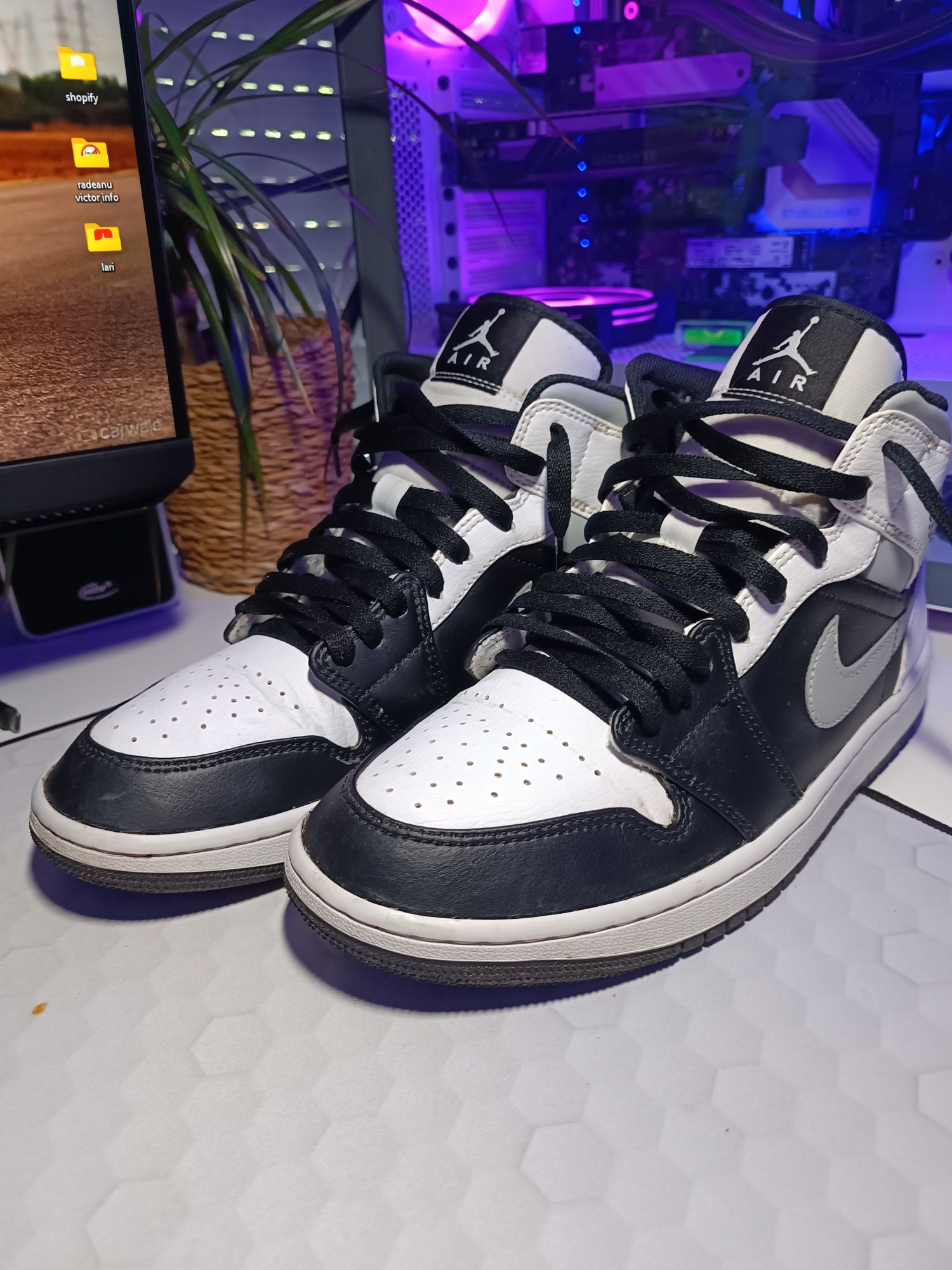 Jordan 1 mid white shadow